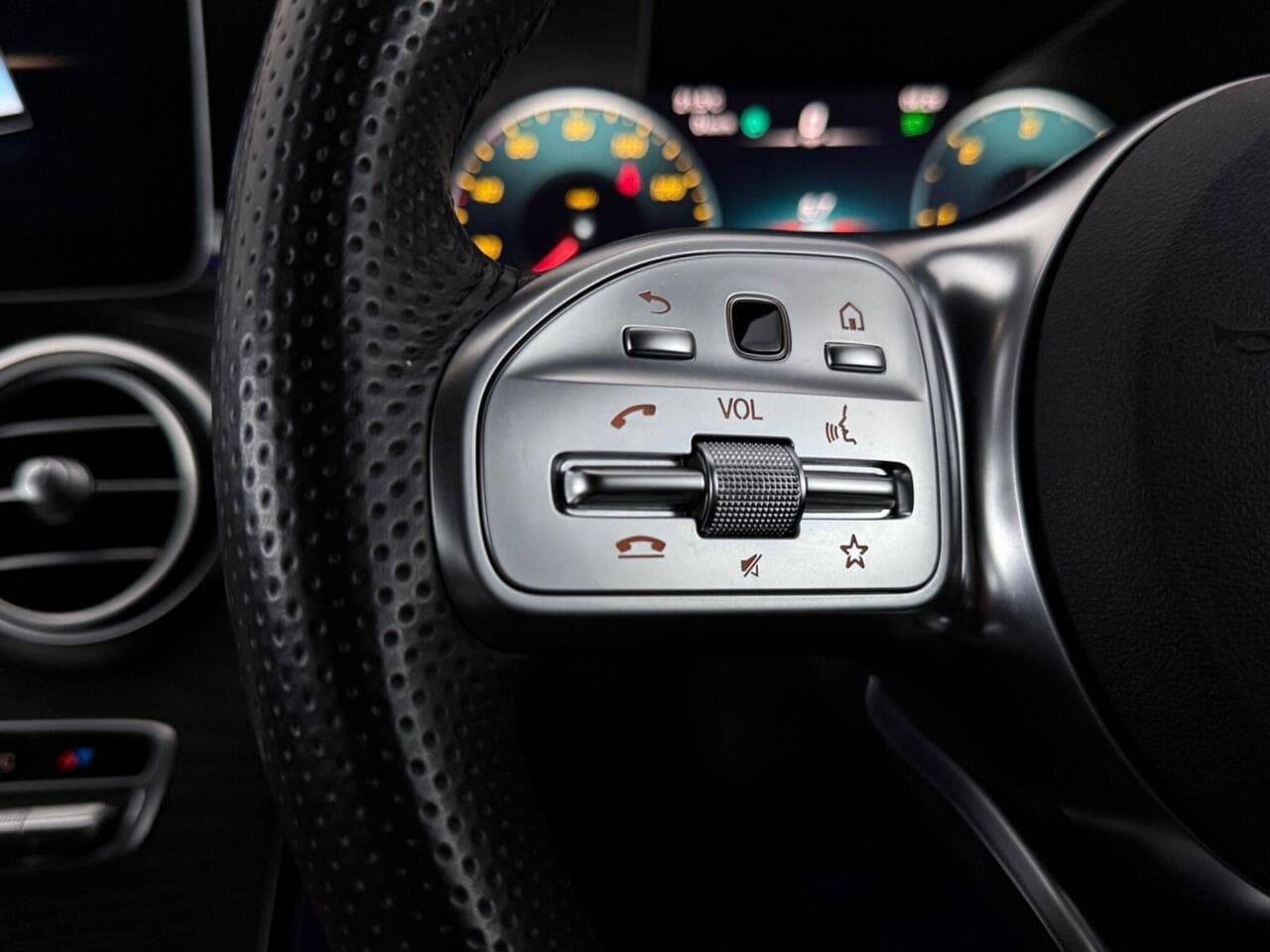 Mercedes-Benz C Class thumbnail Misc Controls