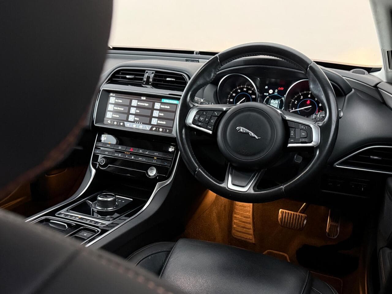 Jaguar XE thumbnail Interior Front