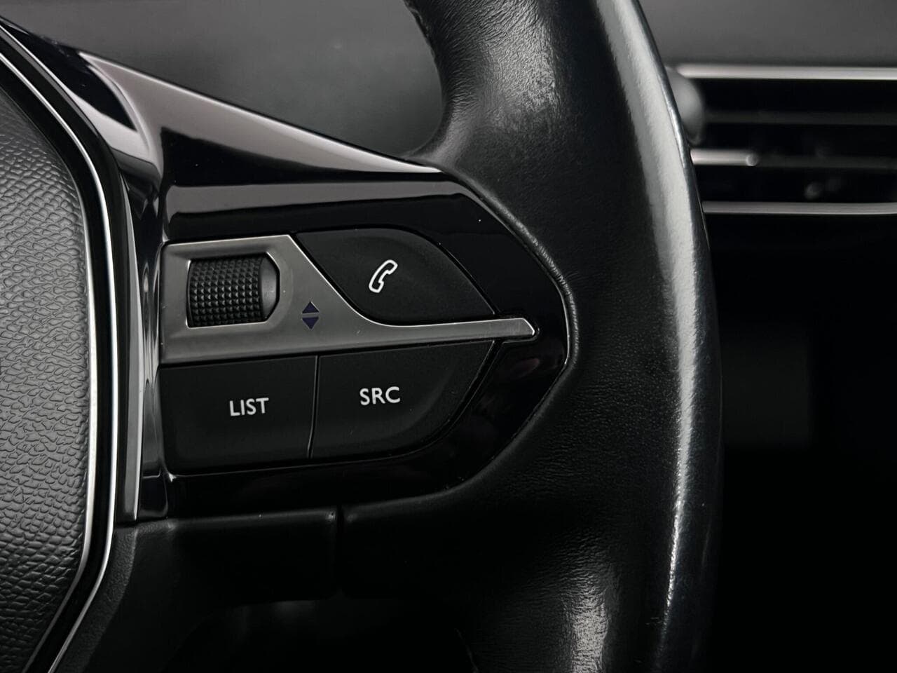 Peugeot 3008 thumbnail Misc Controls
