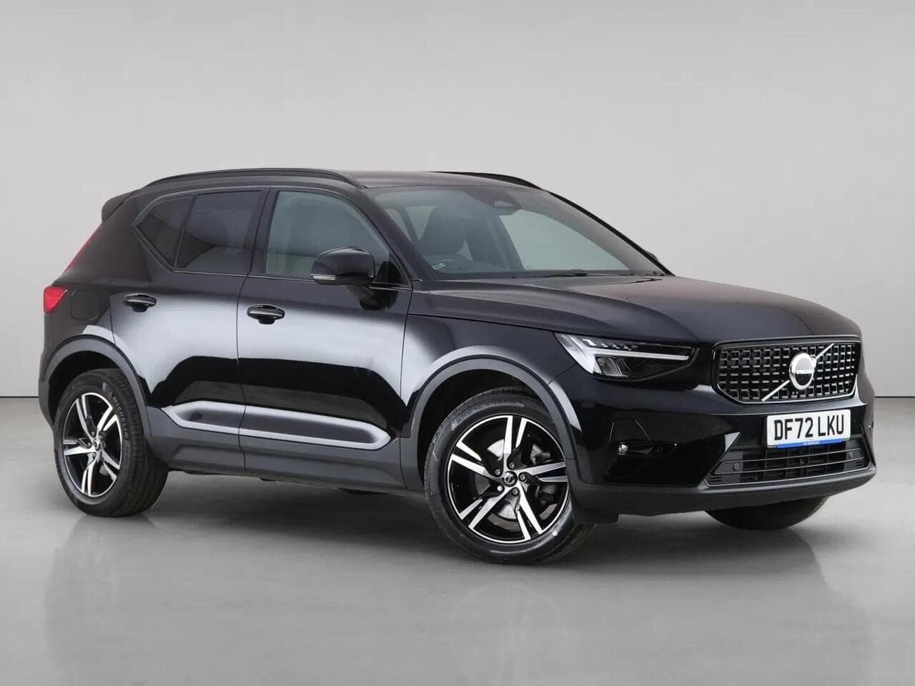 Volvo XC40 - Volvo XC40 2.0 B3 MHEV Plus Dark DCT Auto Euro 6 (s/s) 5dr