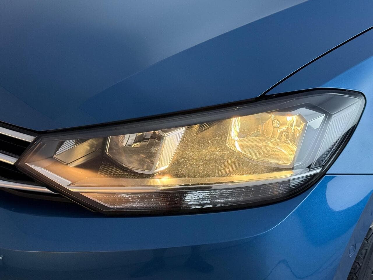 Volkswagen Touran thumbnail Lights Front