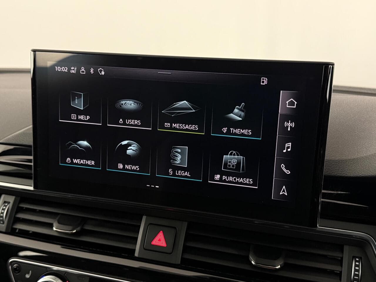 Audi A4 thumbnail Infotainment System