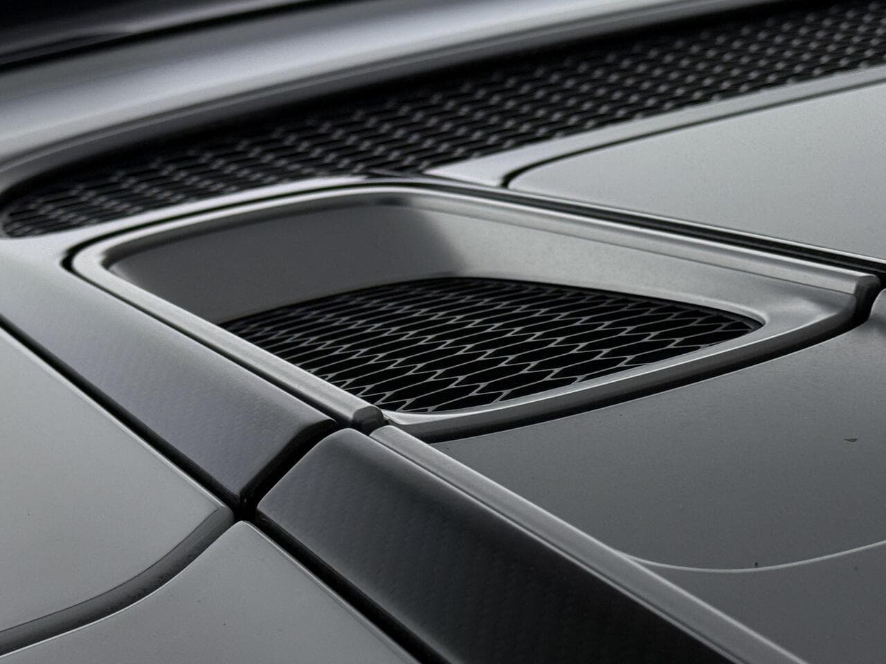 Audi R8 thumbnail Inconclusive