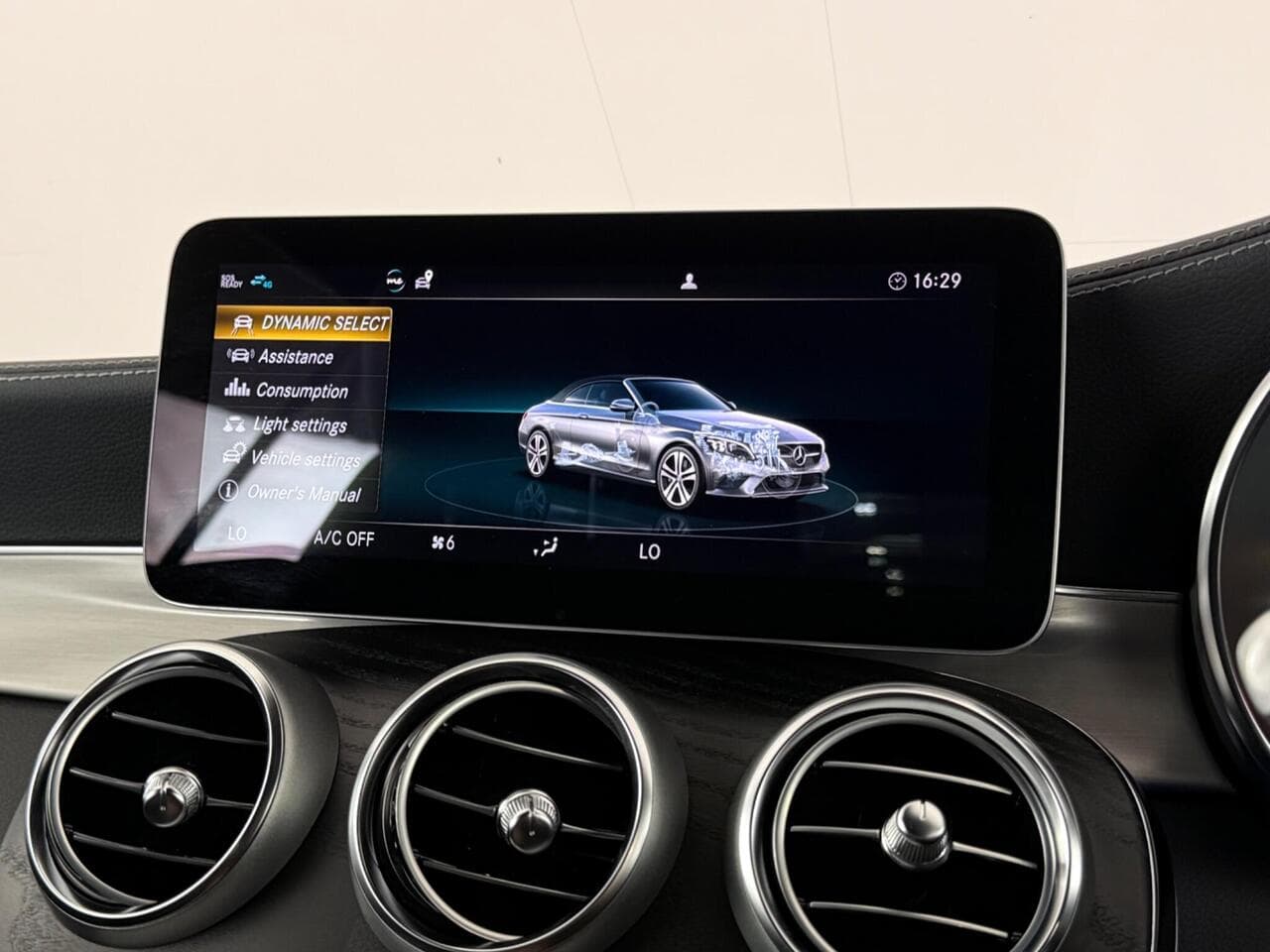 Mercedes-Benz C Class thumbnail Infotainment System