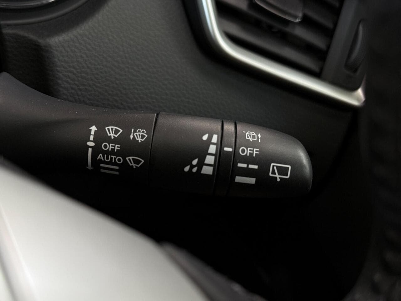 Nissan Qashqai thumbnail Misc Controls