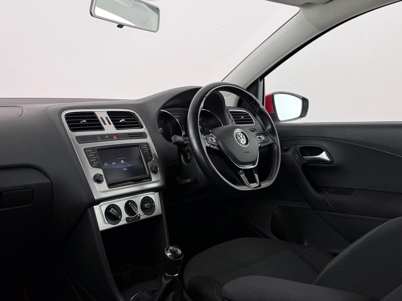 Volkswagen Polo thumbnail Interior Front