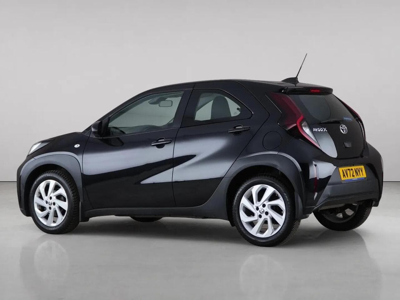 Toyota Aygo X thumbnail Side Left