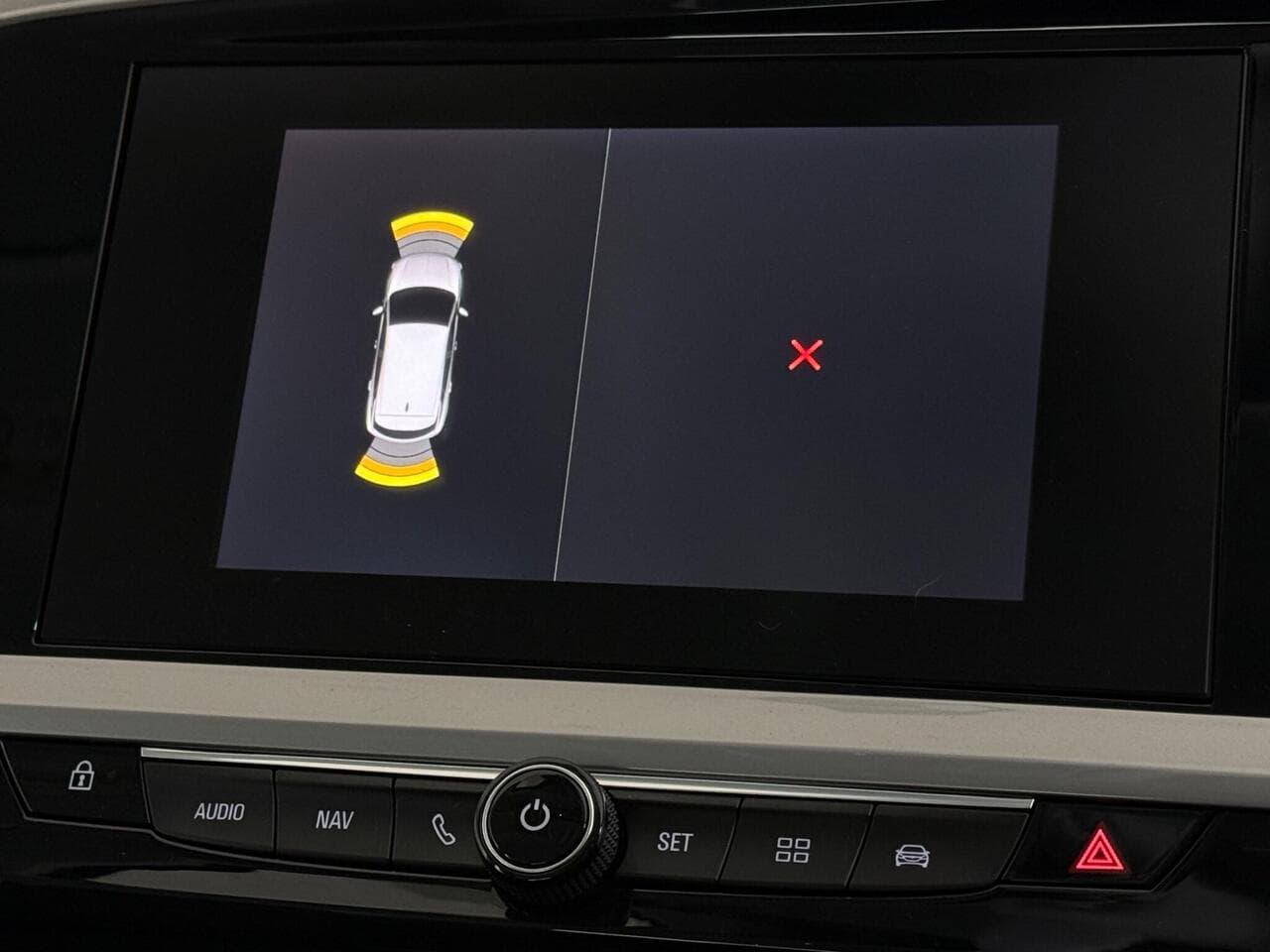 Vauxhall Grandland thumbnail Infotainment System