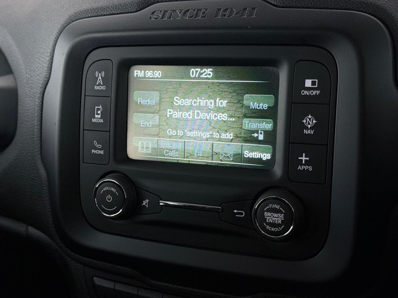 Jeep Renegade thumbnail Infotainment System