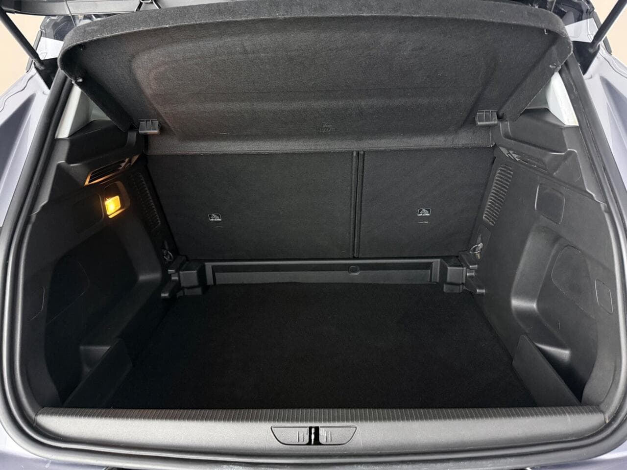 Vauxhall Grandland thumbnail Boot
