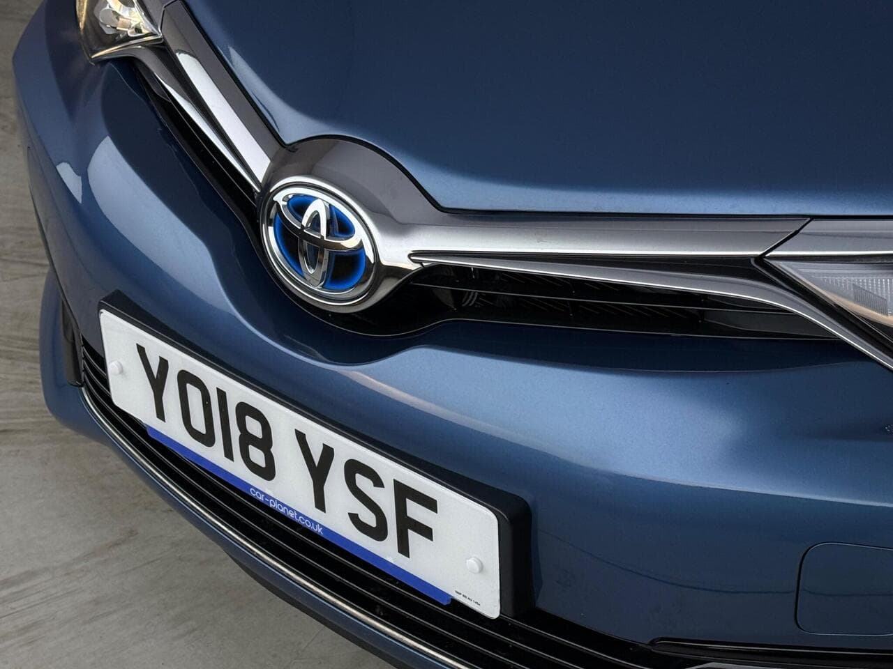 Toyota Auris thumbnail Badge Exterior