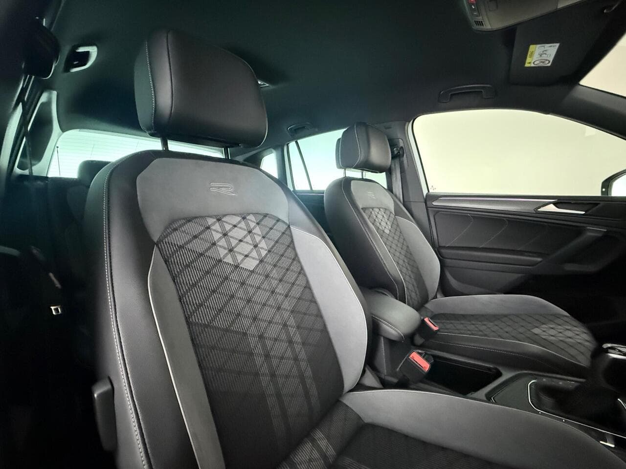 Volkswagen Tiguan thumbnail Seat Driver