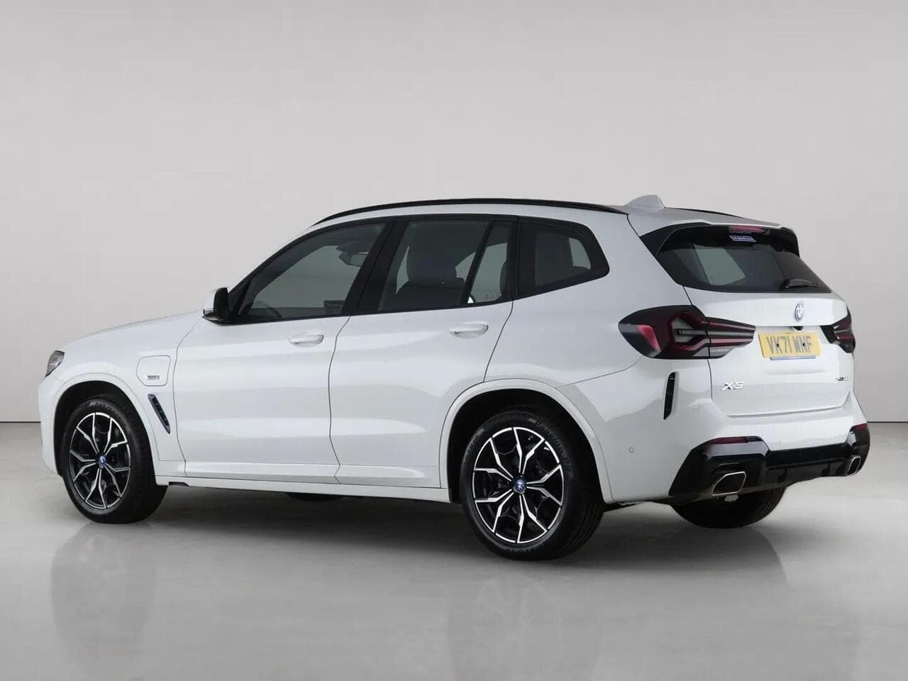 BMW X3 thumbnail Rear Left