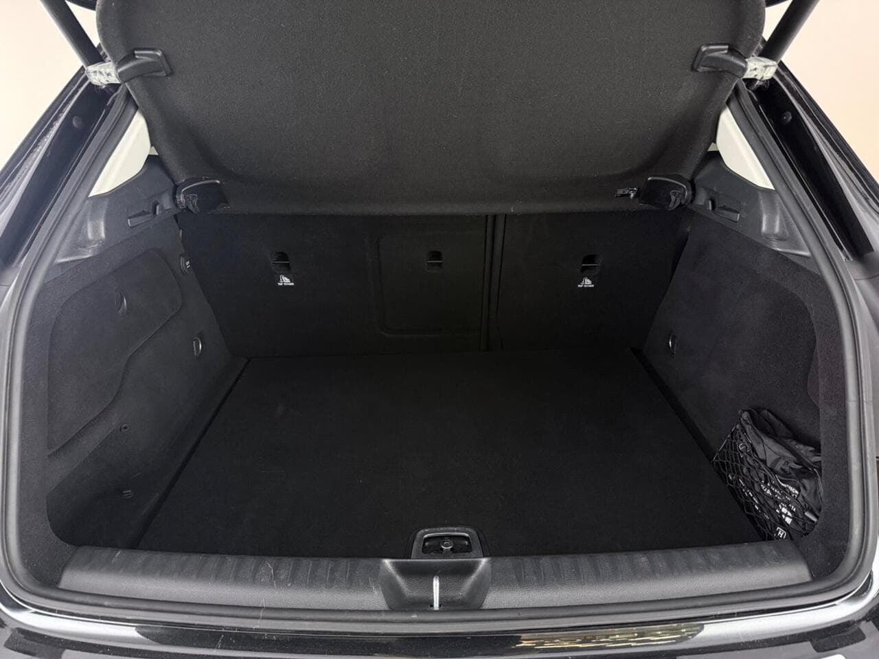 Mercedes-Benz GLA thumbnail Boot