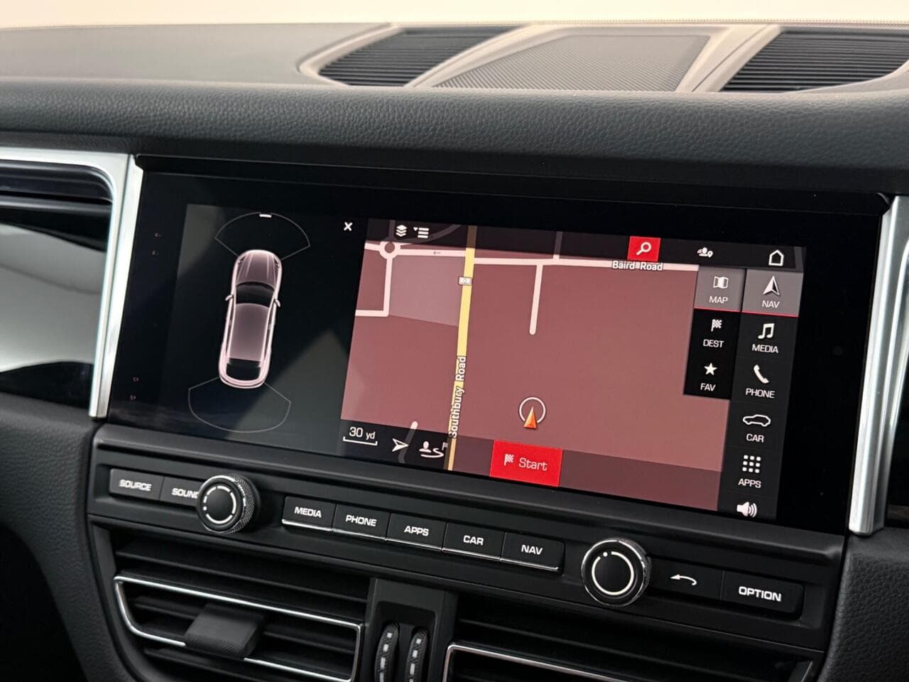 Porsche Macan thumbnail Infotainment System