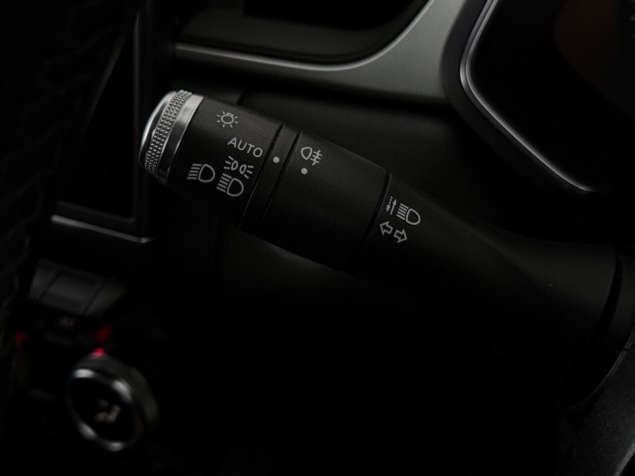 Renault Captur thumbnail Misc Controls