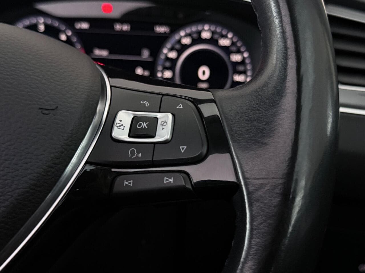 Volkswagen Tiguan thumbnail Misc Controls