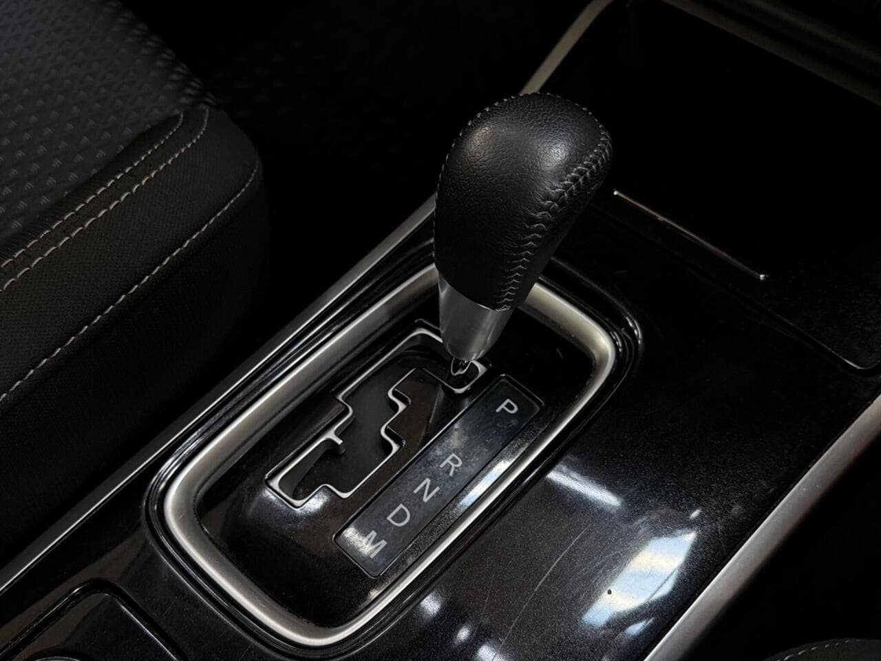 Mitsubishi Outlander thumbnail Interior Front