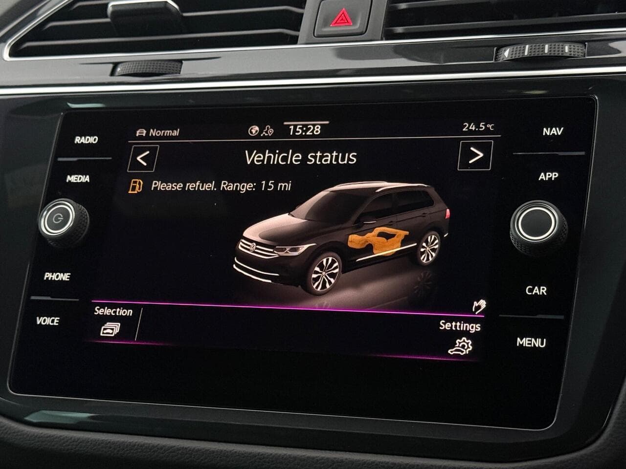 Volkswagen Tiguan thumbnail Infotainment System
