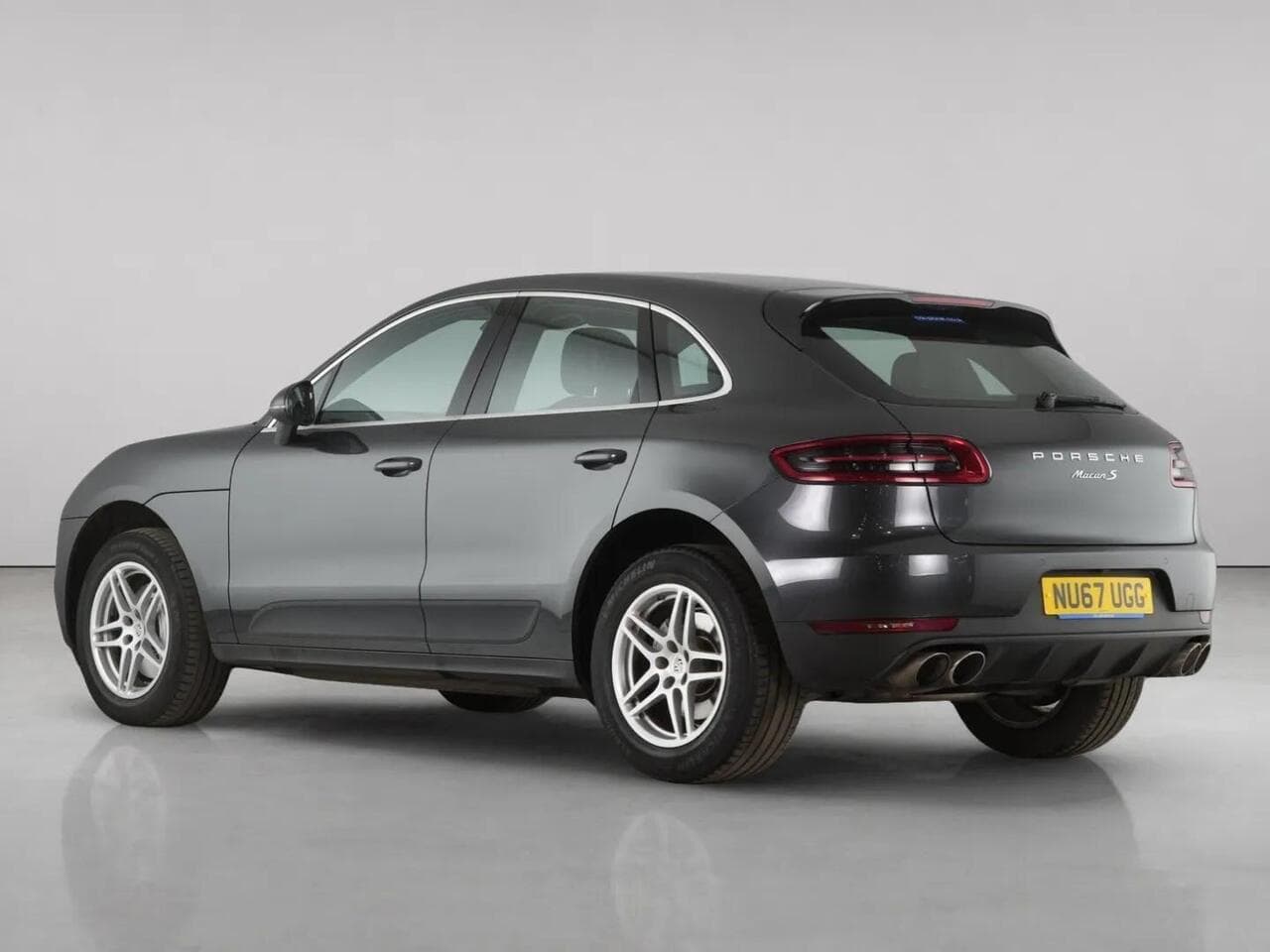 Porsche Macan thumbnail Rear Left