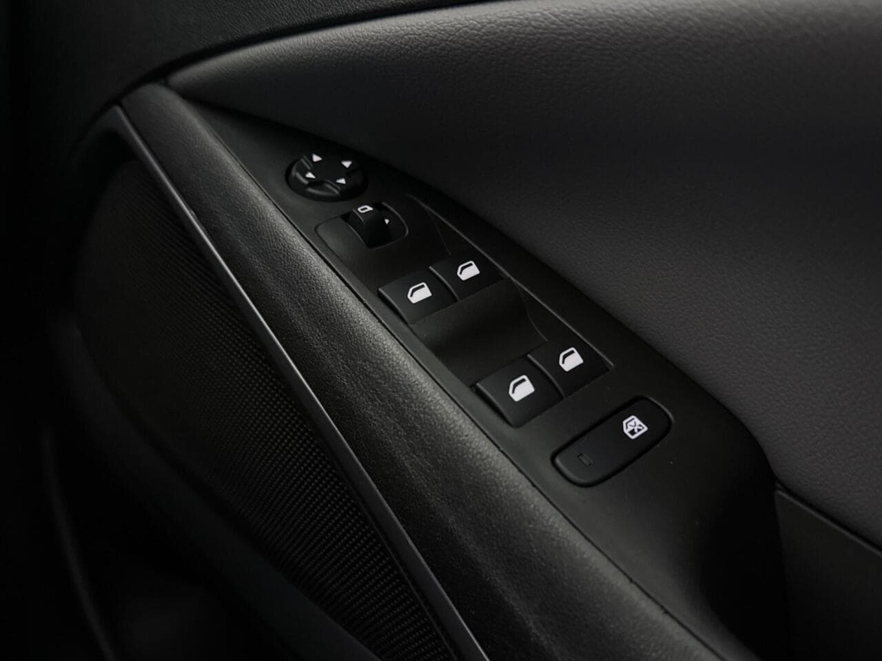 Vauxhall Crossland X thumbnail Misc Controls