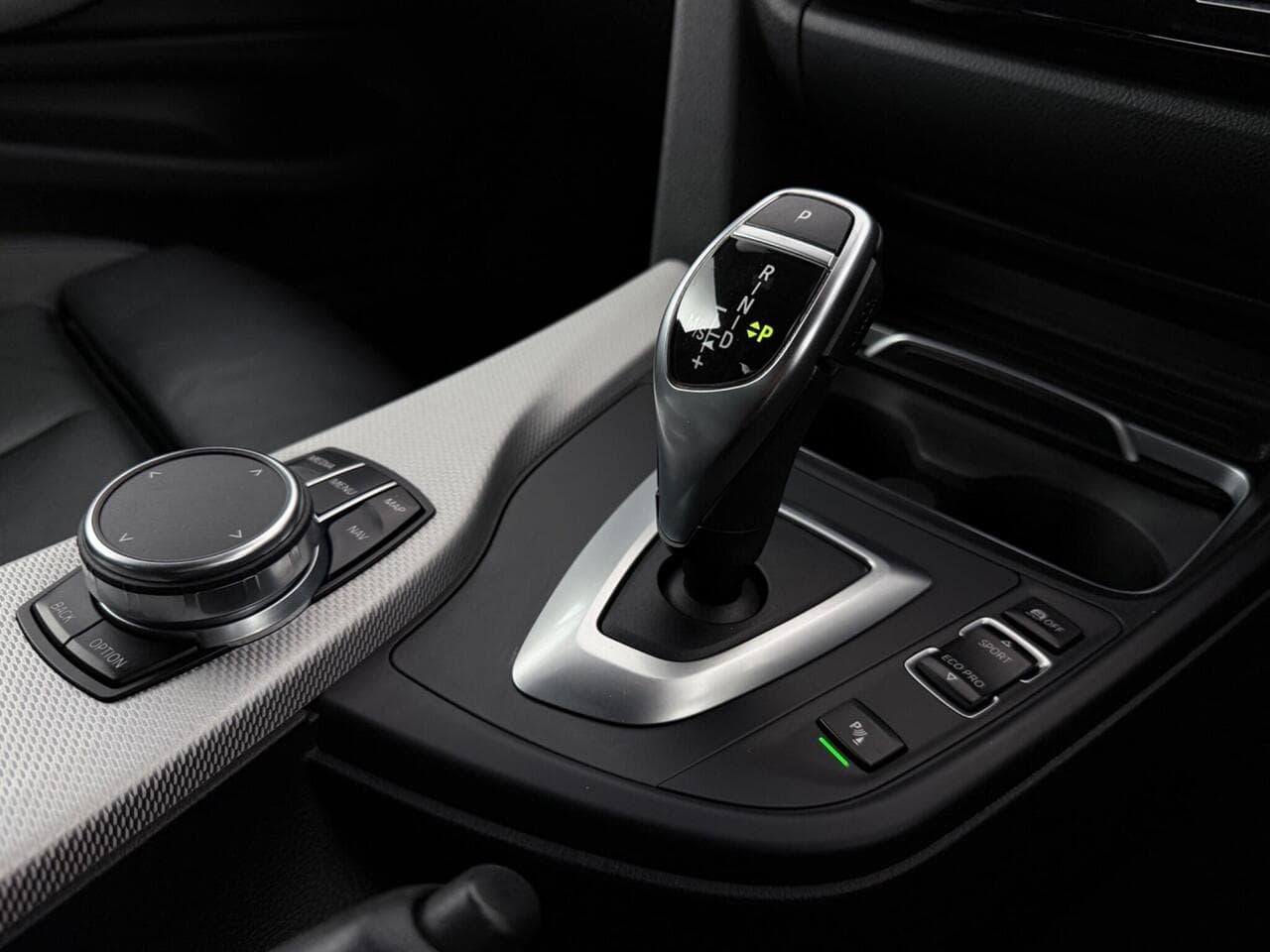 BMW 4 Series thumbnail Interior Front