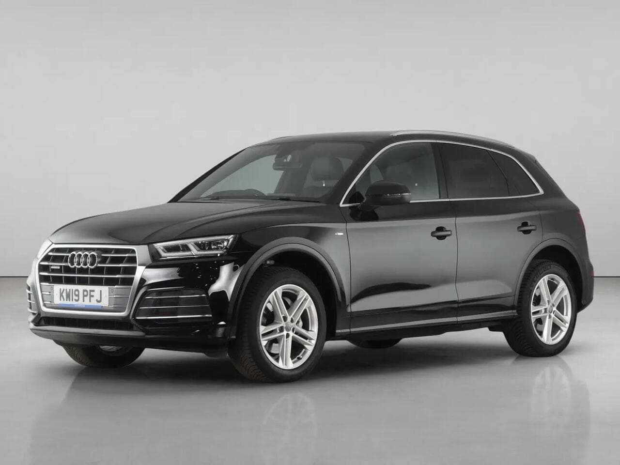 Audi Q5 thumbnail Front Left