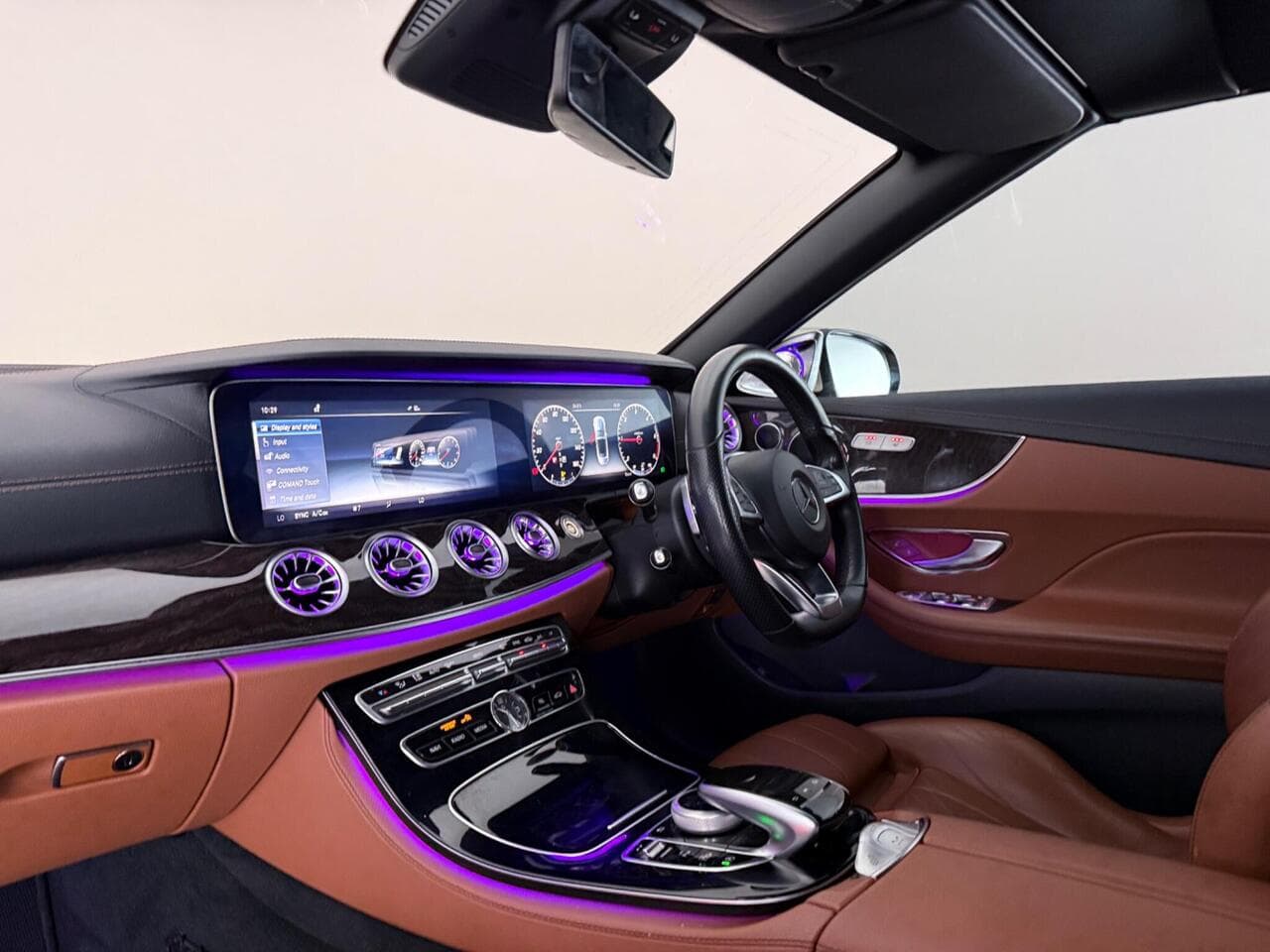Mercedes-Benz E Class thumbnail Interior Front