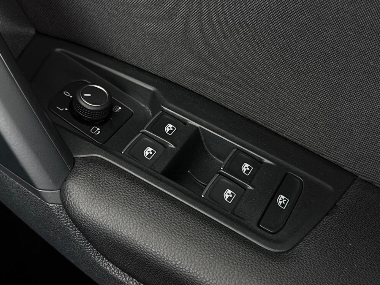 Volkswagen Tiguan thumbnail Misc Controls