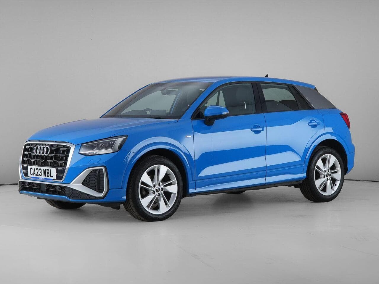 Audi Q2 thumbnail Front Left