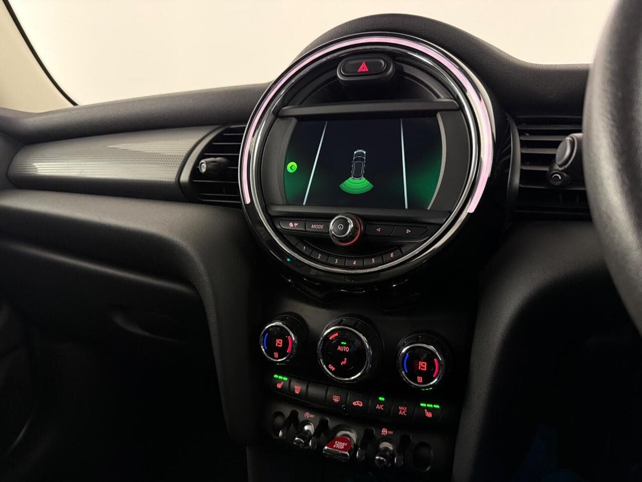 MINI Hatch thumbnail Interior Front