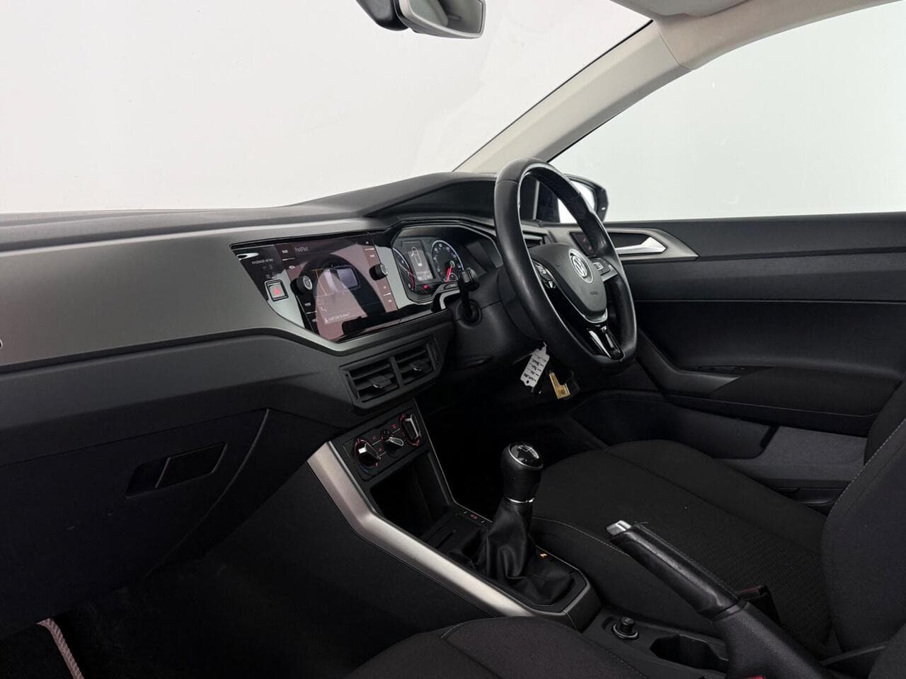 Volkswagen Polo thumbnail Interior Front