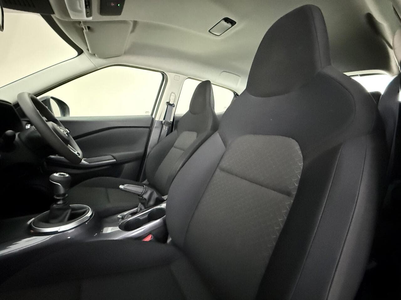 Nissan Juke thumbnail Seat Front Passenger