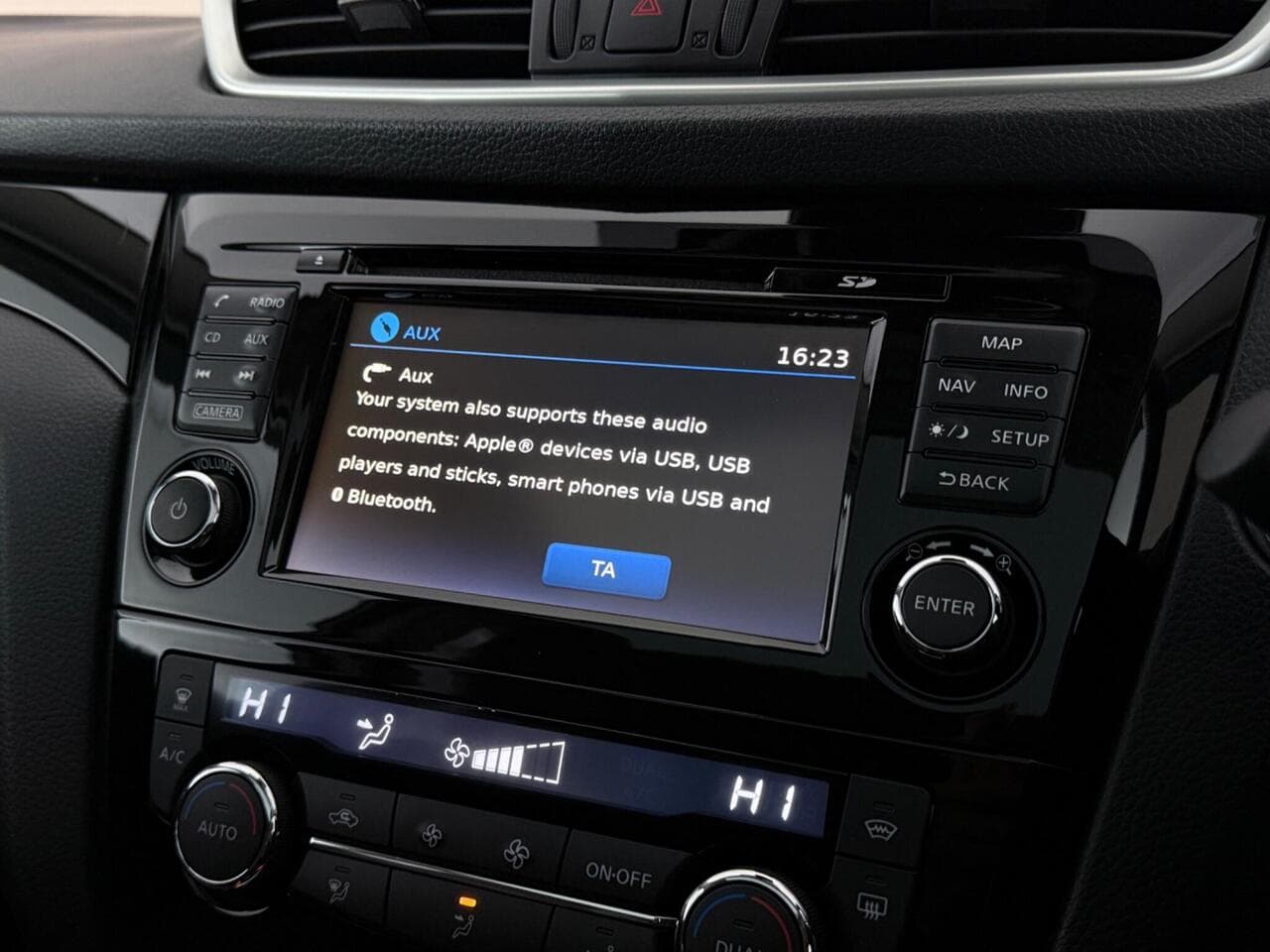 Nissan Qashqai thumbnail Infotainment System