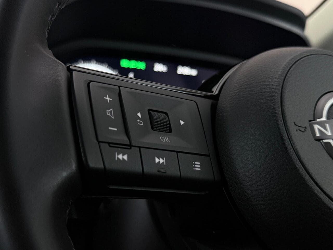 Nissan Qashqai thumbnail Misc Controls