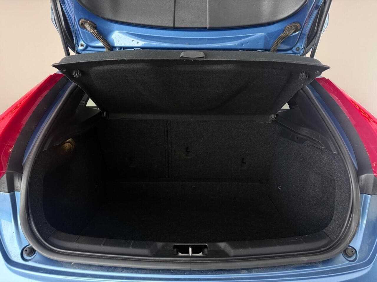 Volvo V40 Cross Country thumbnail Boot