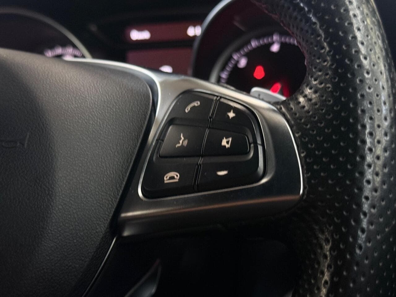 Mercedes-Benz CLA thumbnail Misc Controls