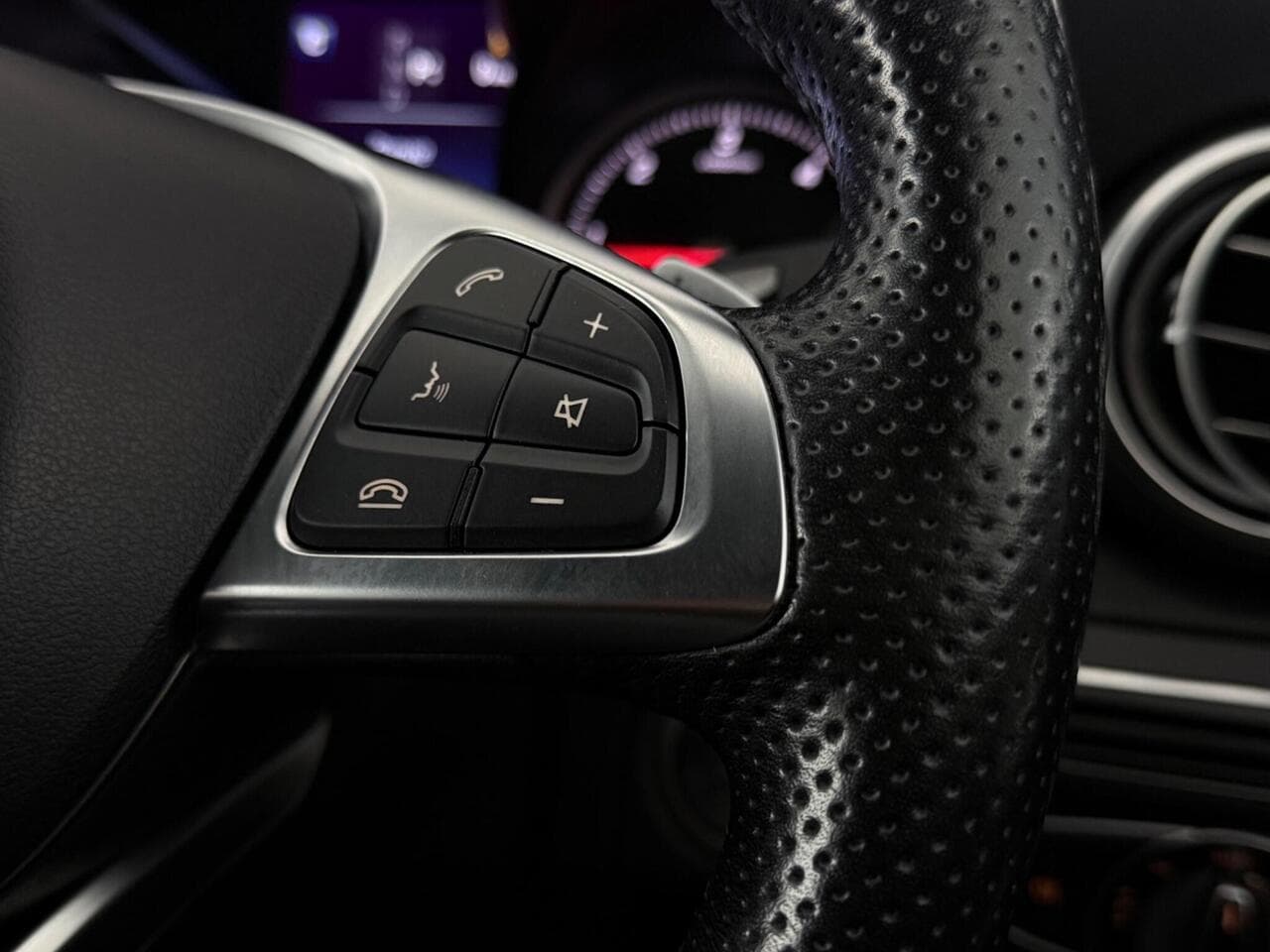Mercedes-Benz C Class thumbnail Misc Controls