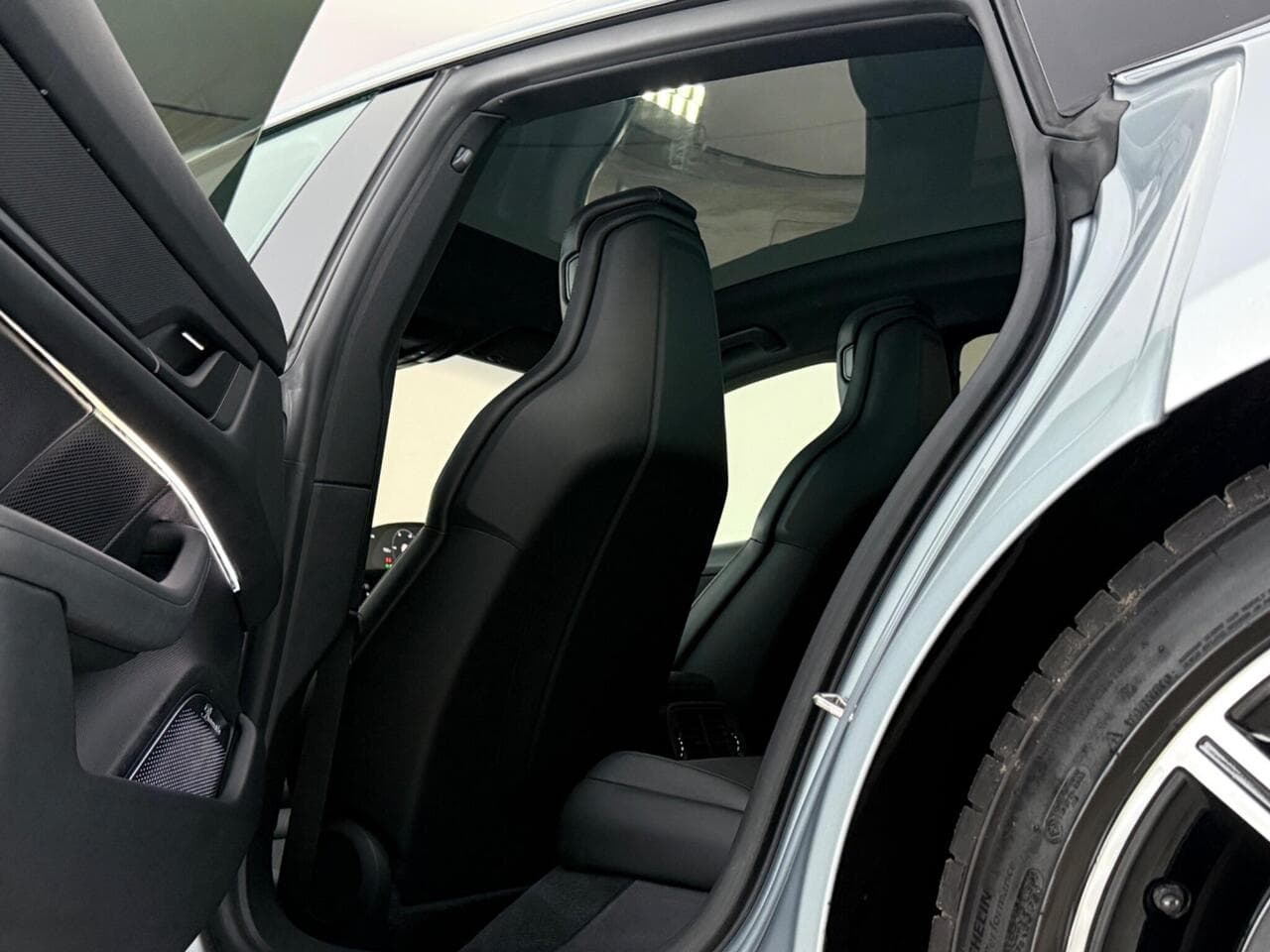 Porsche Taycan thumbnail Seats Rear