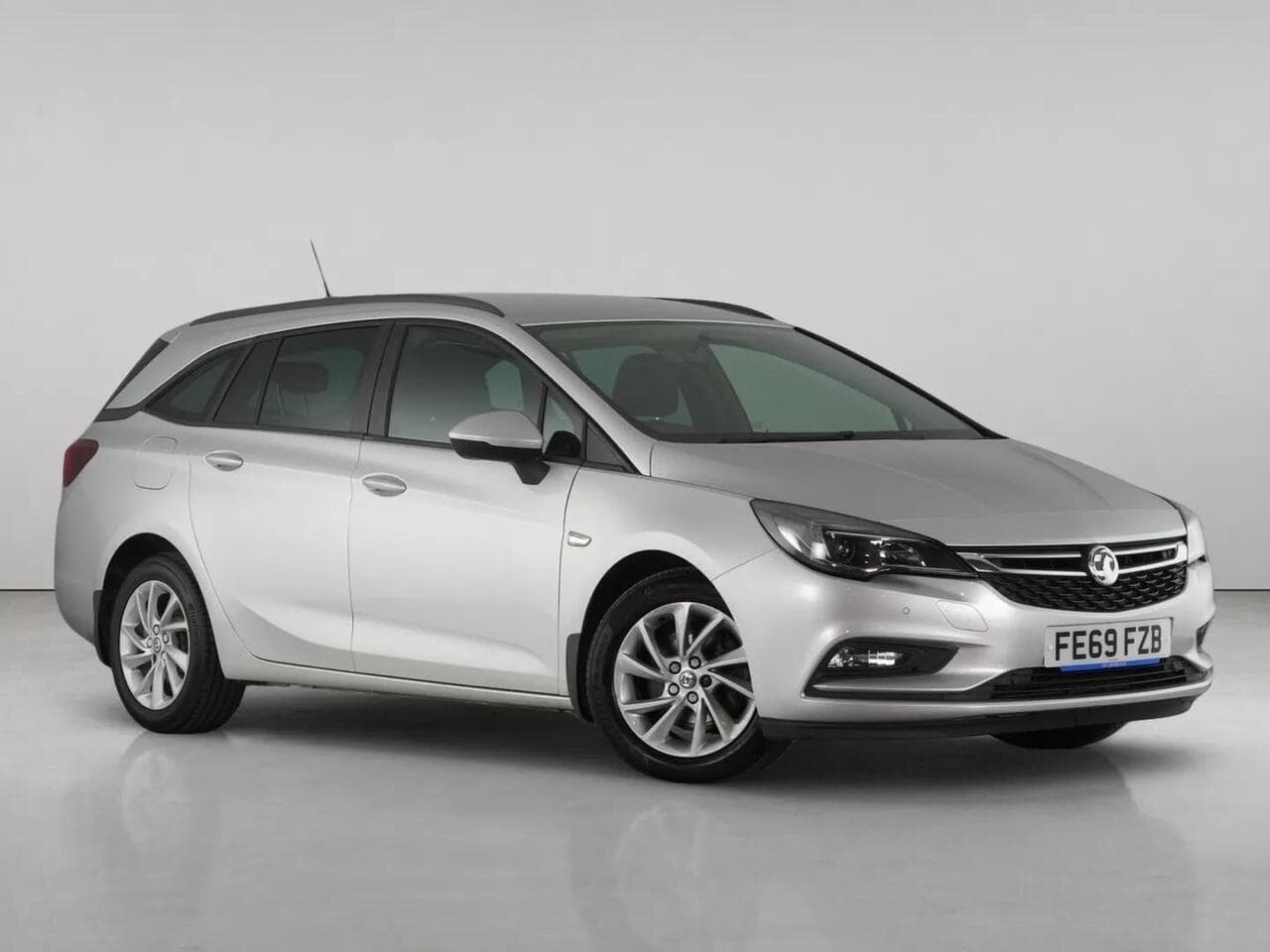 Vauxhall Astra - Vauxhall Astra 1.6 CDTi BlueInjection Design Sports Tourer 5dr Diesel Manual Euro 6 (s/s) (136 ps)