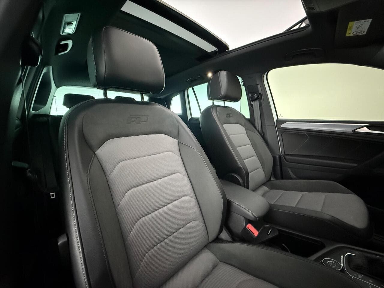 Volkswagen Tiguan thumbnail Seat Driver