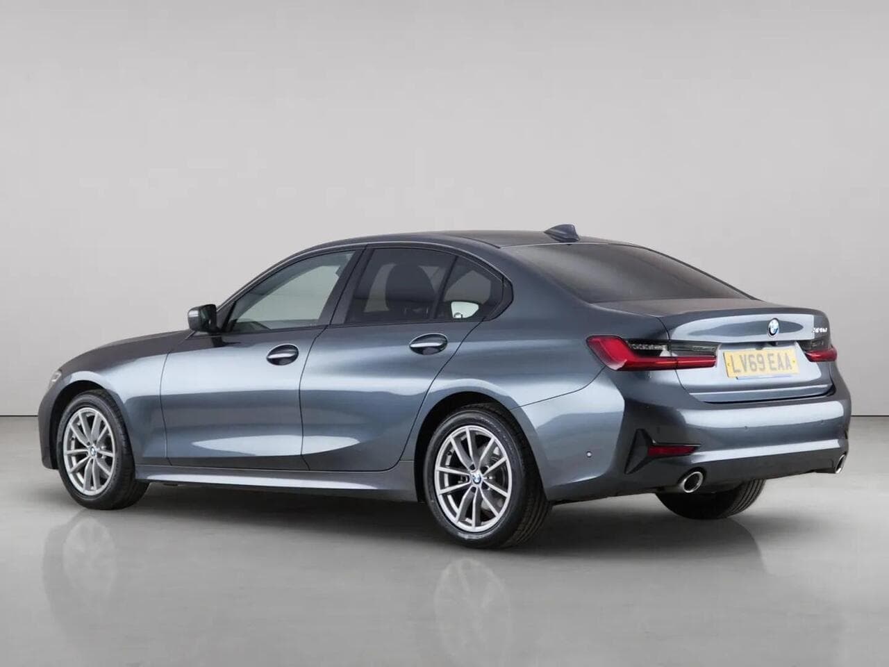 BMW 3 Series thumbnail Rear Left