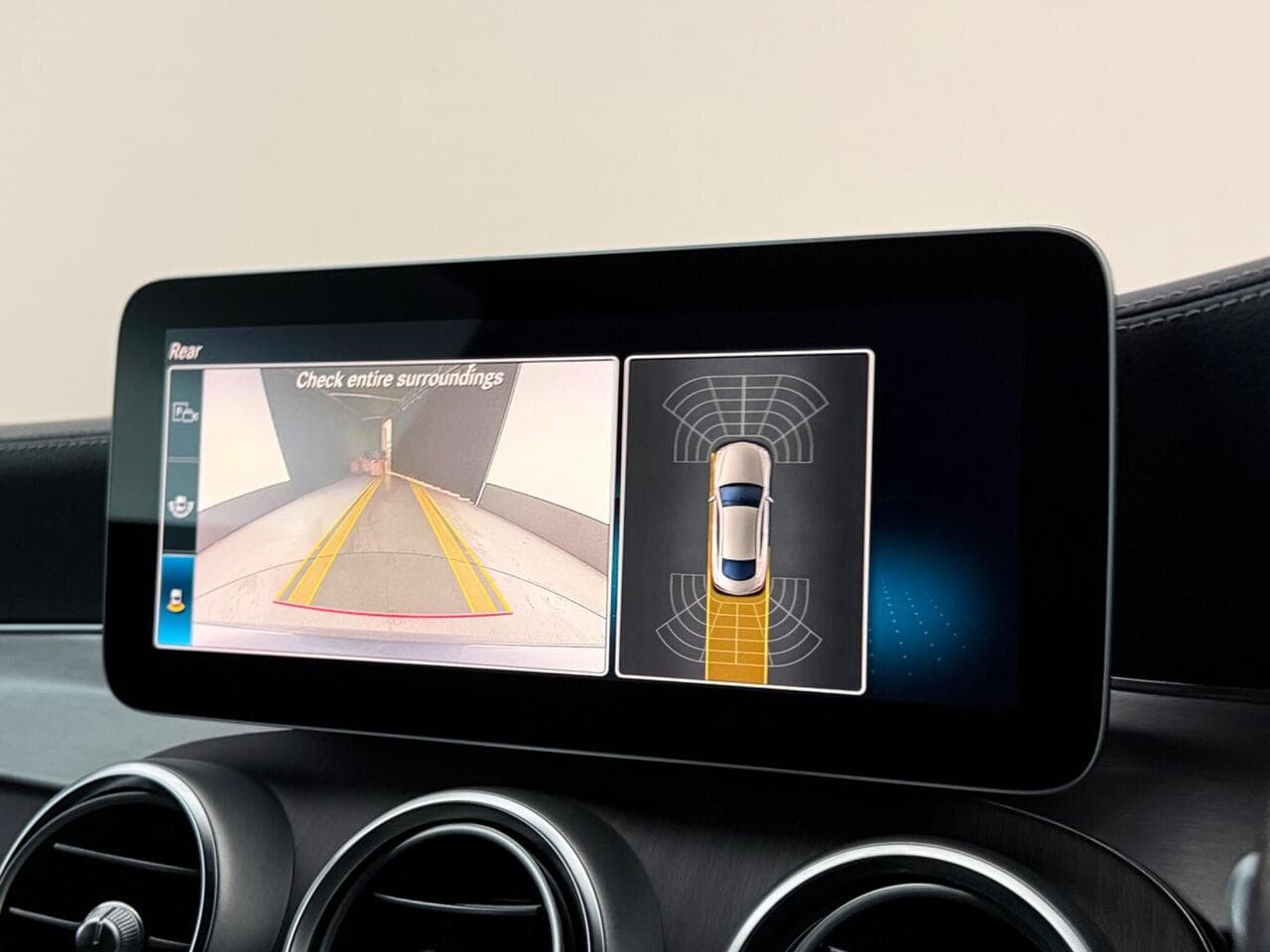 Mercedes-Benz C Class thumbnail Infotainment System