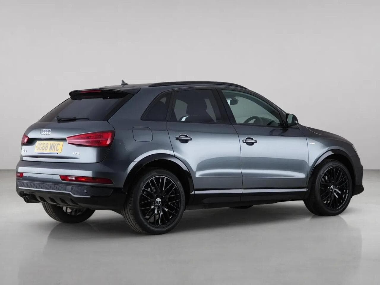 Audi Q3 thumbnail Rear Right