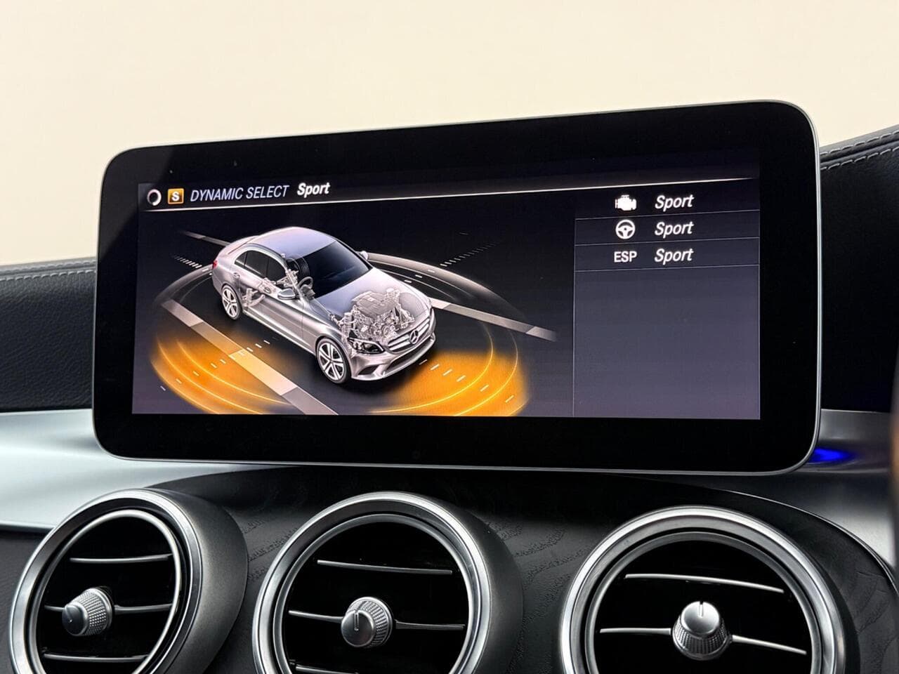 Mercedes-Benz C Class thumbnail Infotainment System