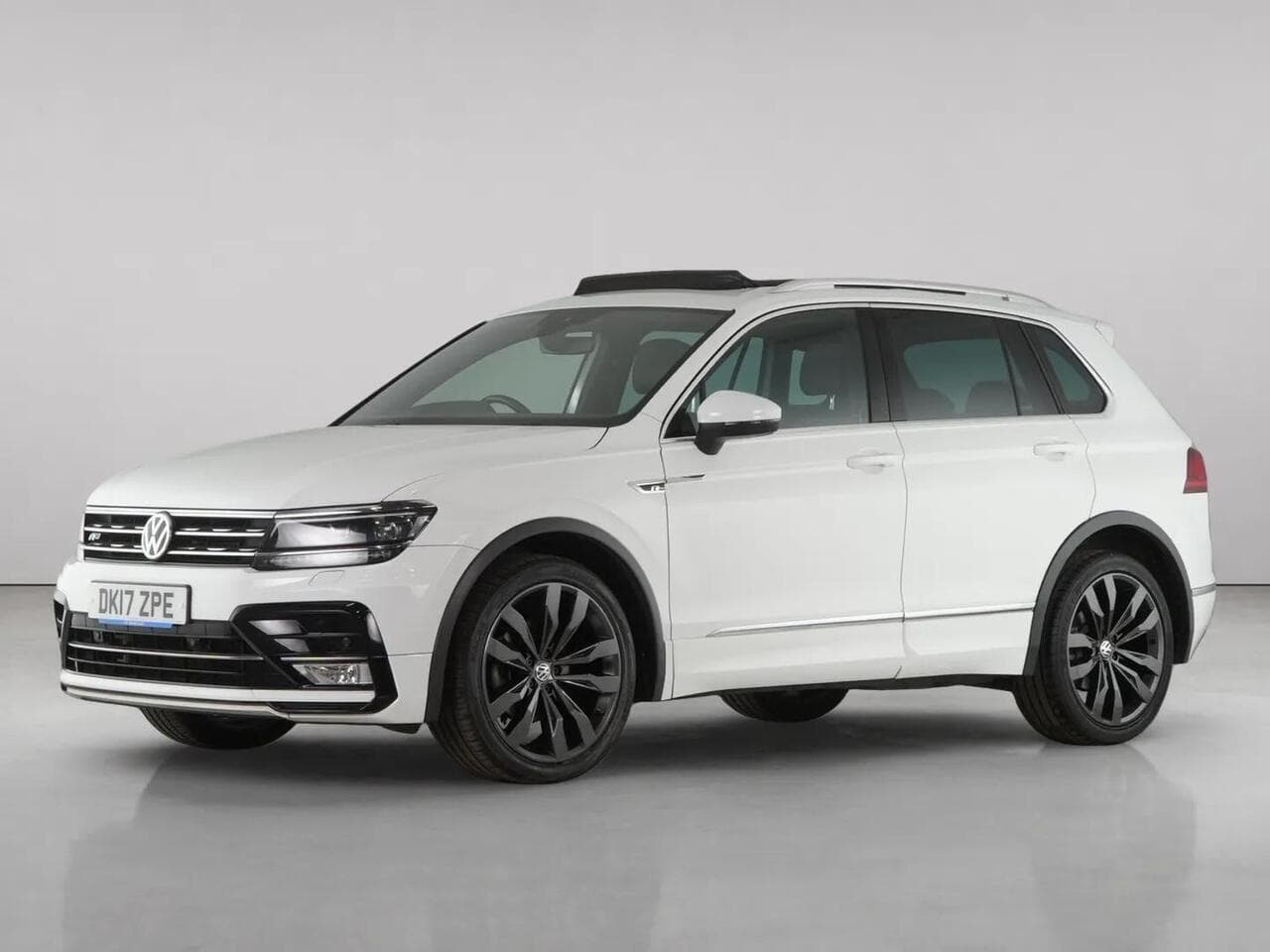 Volkswagen Tiguan thumbnail Front Left