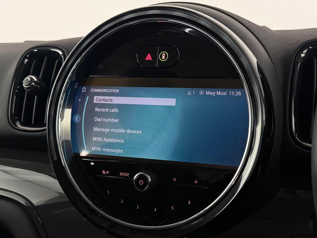 MINI Countryman thumbnail Infotainment System