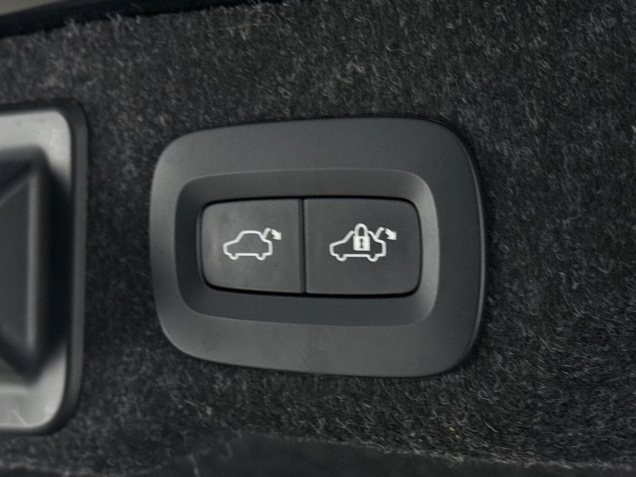 Volvo S90 thumbnail Misc Controls