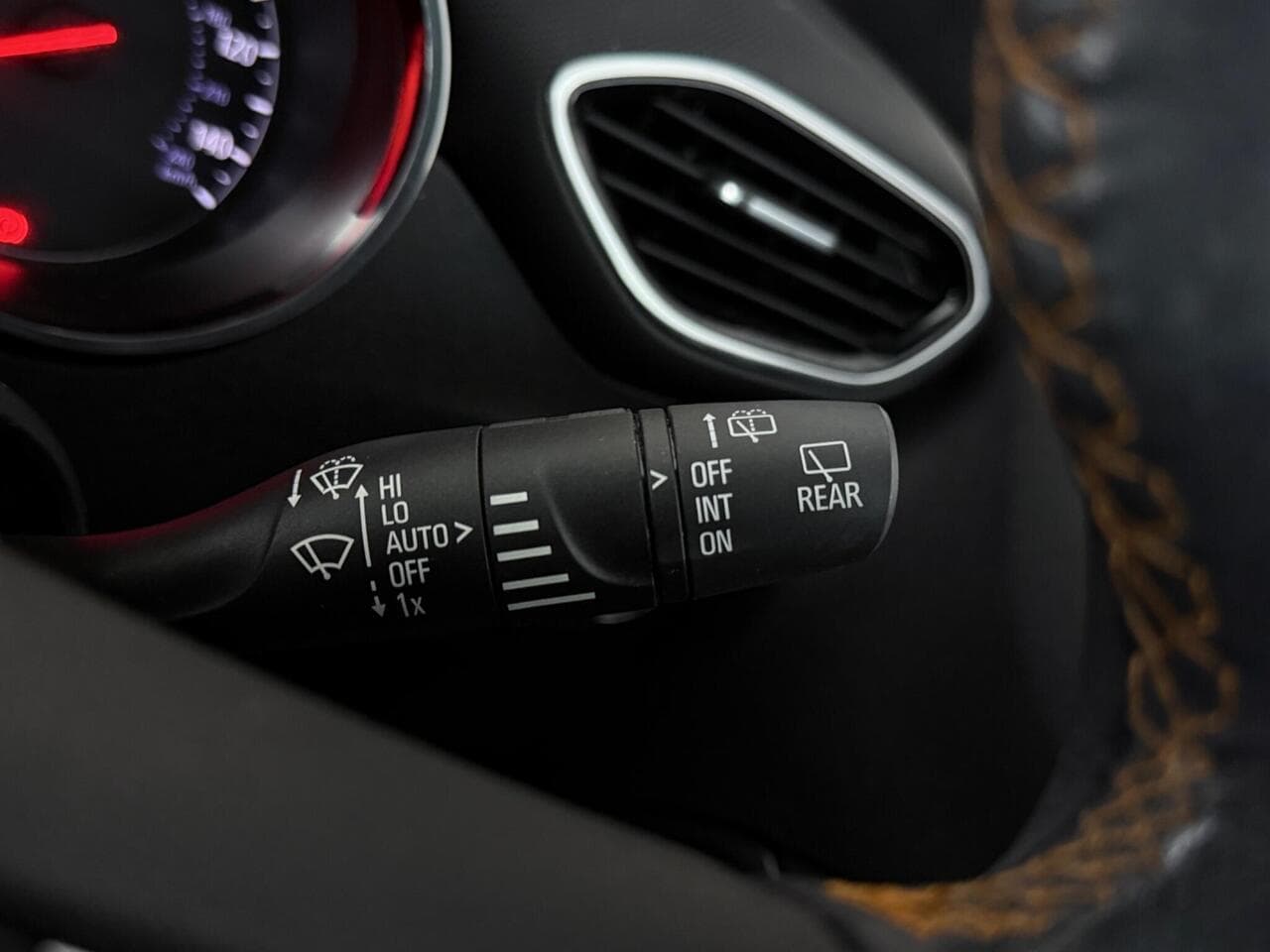 Vauxhall Crossland X thumbnail Misc Controls