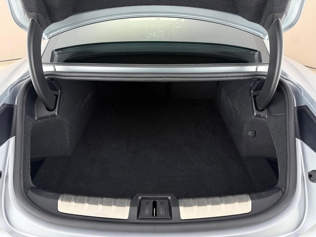 Porsche Taycan thumbnail Boot